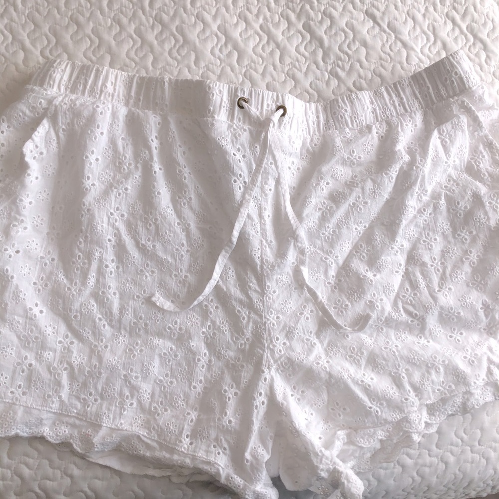Rue+ 2X White Shorts